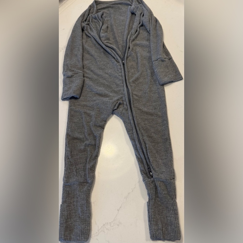 VGUC Little Sleepies Charcoal Gray Ribbed zippy - size 6-12 months